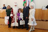 Награды за мужество и воспитание: в районе чествовали юную поэтессу и мать героя