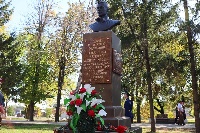 Мы их великий подвиг не забудем и о героях память сохраним