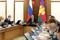 Вениамин Кондратьев поручил усилить контроль за соблюдением масочного режима в общественных местах