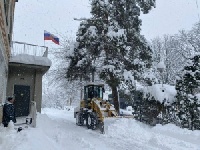 Борьба со снегом продолжается 