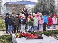 Юные брюховчане отметили День Неизвестного солдата